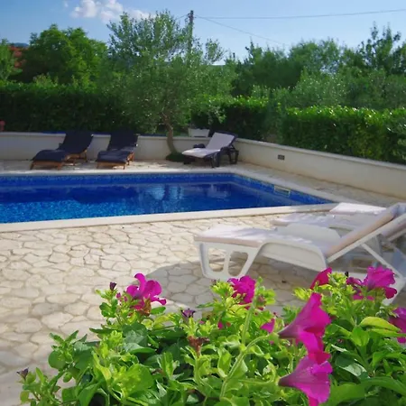 Villa Jakov *